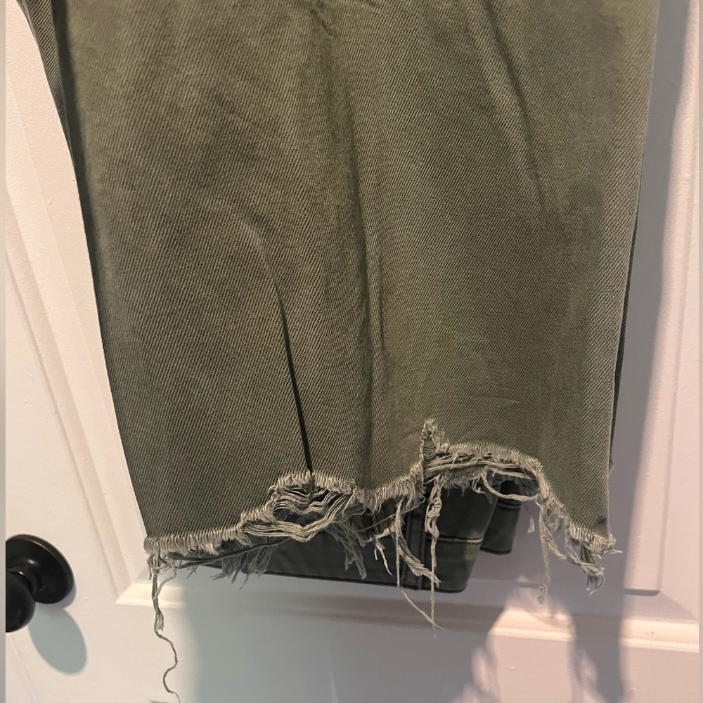 Stylish Green Distressed Women Jeans - Picture 4 of 7